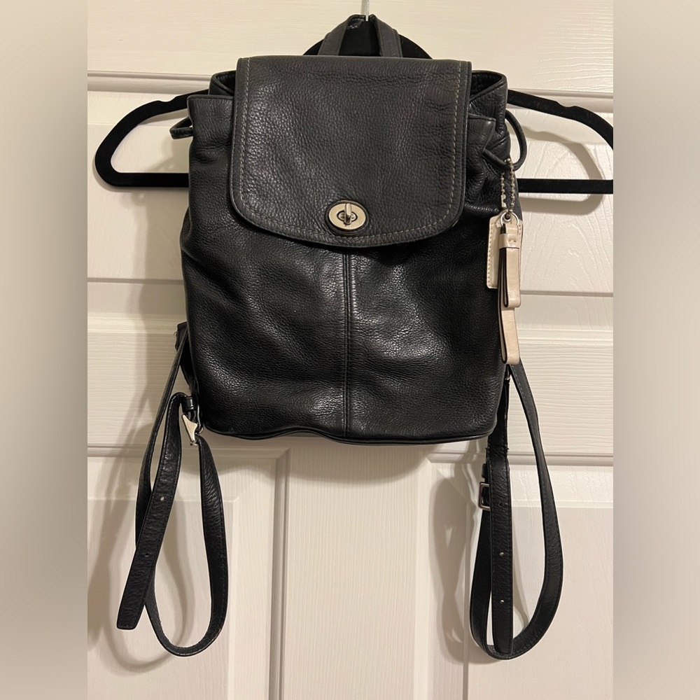 COPY - Coach purse used . Still good Lether black